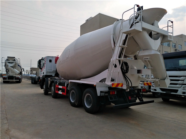 輕量化紅巖12方攪拌車(chē)